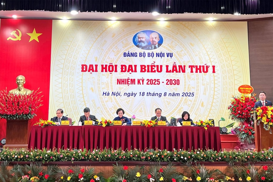 Phó Thủ tướng Thường trực Chính phủ Nguyễn Hòa Bình dự Đại hội Đảng bộ Bộ Nội vụ lần thứ I