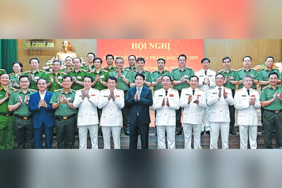 80 năm Công an nhân dân Việt Nam cùng toàn dân trong sự nghiệp xây dựng và bảo vệ Tổ quốc