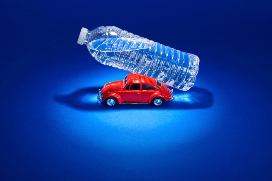 Điều gì xảy ra nếu bạn uống nước từ chai nhựa để trong ô tô nóng?