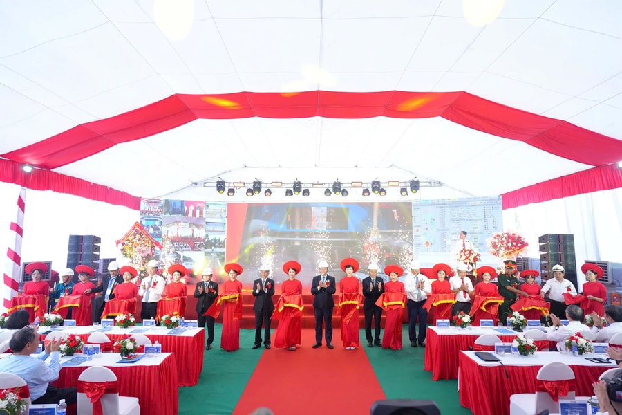 Khánh thành hoà lưới điện tổ máy số 1 - Dự án Nhà máy Thuỷ điện Hoà Bình mở rộng