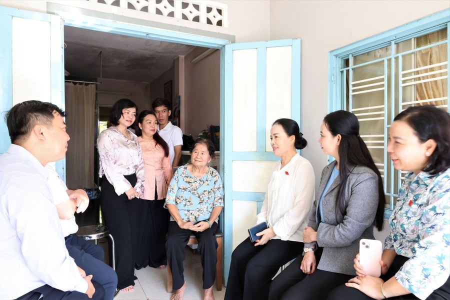 Ủy ban Văn hóa và Xã hội khảo sát thực tế phòng, chống bạo lực gia đình tại phường Thốt Nốt, Cần Thơ