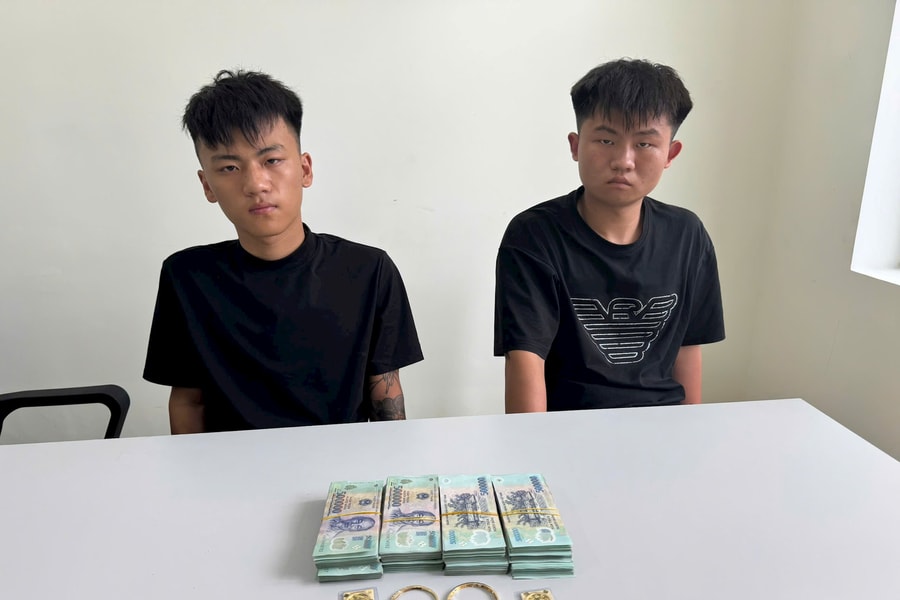 Trên đường ra sân bay để bỏ trốn về nước, hai đối tượng người Trung Quốc bị bắt giữ