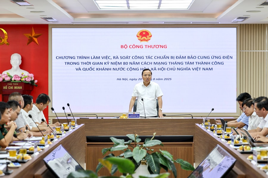 Thứ trưởng Bộ Công Thương Nguyễn Hoàng Long kiểm tra công tác cấp điện dịp 80 năm Cách mạng Tháng Tám và Quốc khánh 2/9