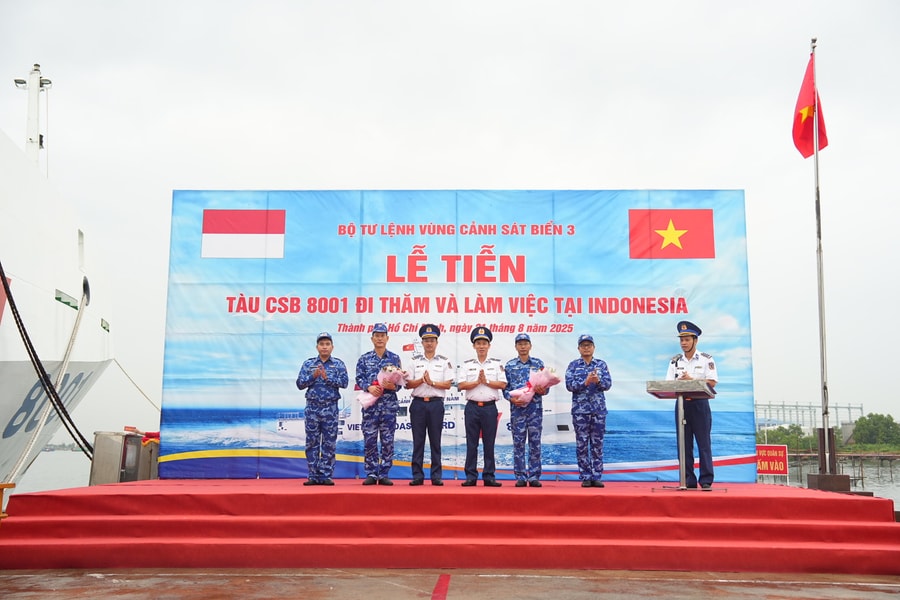 Đoàn công tác Cảnh sát biển Việt Nam bắt đầu hải trình đến Indonesia