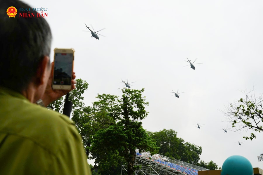 Gặp những “người hùng” mang nhiệm vụ điều khiển đôi cánh thép để trình diễn "điệu múa" trên mây tại đại lễ A80