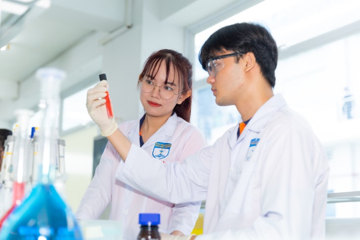 Điểm chuẩn ngành Y khoa Trường Đại học Quốc tế Hồng Bàng và Trường Đại học Công nghệ TP.HCM năm 2025, tăng nhẹ