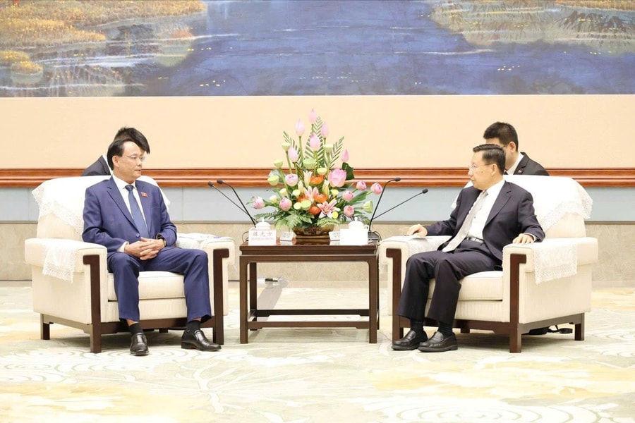 Phó Chủ tịch Quốc hội, Thượng tướng Trần Quang Phương hội kiến Bí thư Tỉnh ủy Tứ Xuyên Vương Hiểu Huy