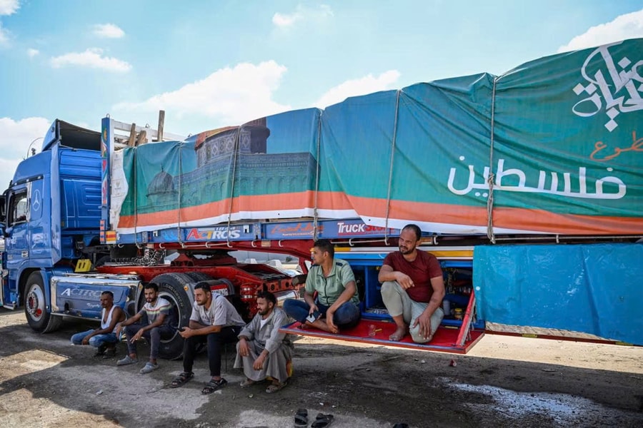“Một Gaza mòn mỏi vì phong tỏa” qua góc nhìn của tài xế và nhân viên cứu trợ