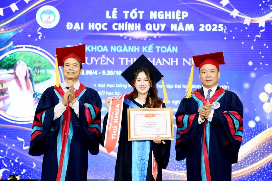 Năm 2025, hơn 86% sinh viên Đại học Kinh tế Quốc dân tốt nghiệp loại Giỏi và Xuất sắc