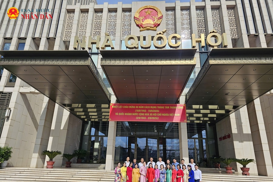 Bắc Ninh: Hành trình về nguồn tại Nhà Quốc hội trước thềm kỷ niệm 60 năm thành lập Trường THPT Lạng Giang số 1