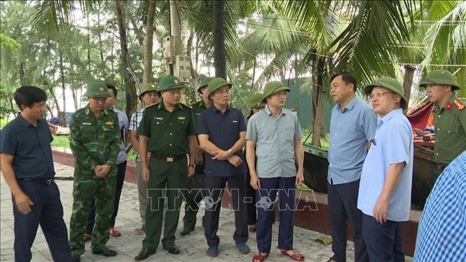 Thứ trưởng Nguyễn Hoàng Hiệp kiểm tra công tác ứng phó bão số 5 tại Thanh Hóa