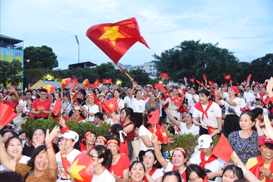 Người dân mở “concert” hoà mình vào những bài hát lịch sử trong buổi hợp luyện lần 2 Đại lễ A80