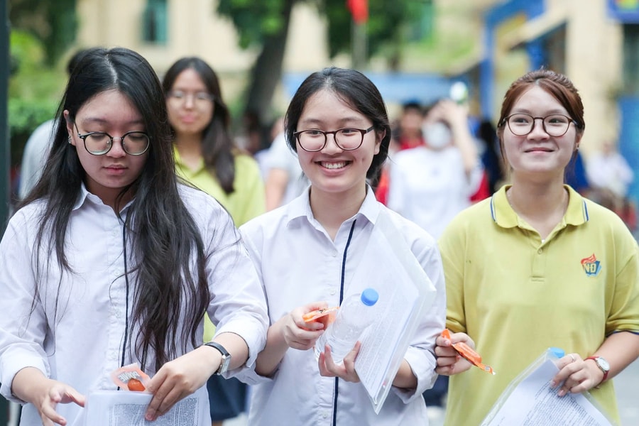 Điểm chuẩn năm 2025 của khối ngành Sư phạm chạm mốc tuyệt đối 30/30