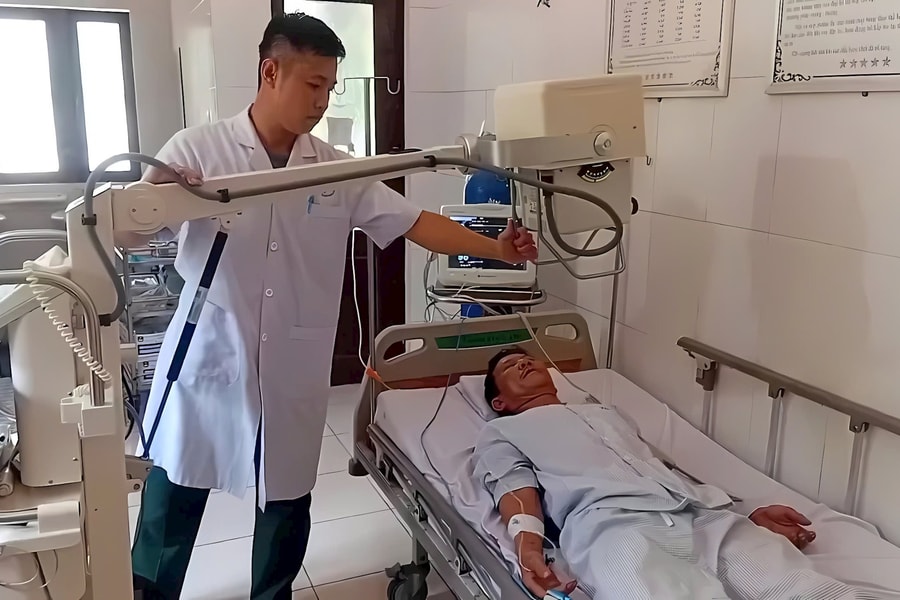 Quân y đặc khu Trường Sa hội chẩn trực tuyến với bệnh viện ở đất liền để cấp cứu ngư dân bị đột quỵ