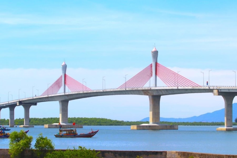 Cấm lưu thông qua cầu Cửa Hội nối Nghệ An và Hà Tĩnh từ 6h sáng nay