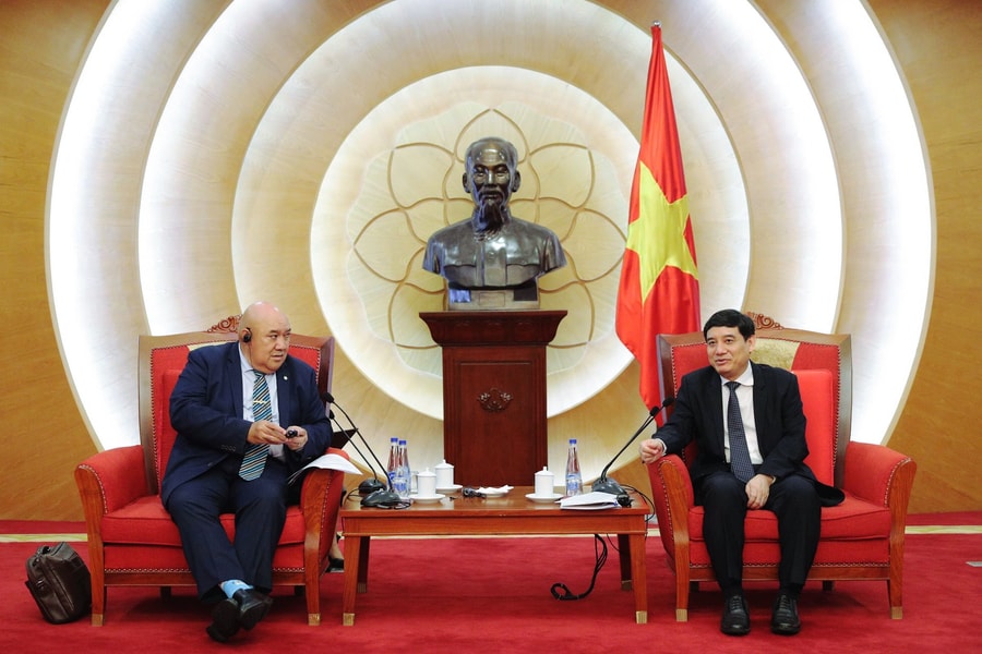 Chủ nhiệm Ủy ban Văn hóa và Xã hội Nguyễn Đắc Vinh tiếp Giám đốc khu vực Tây Thái Bình Dương của WHO