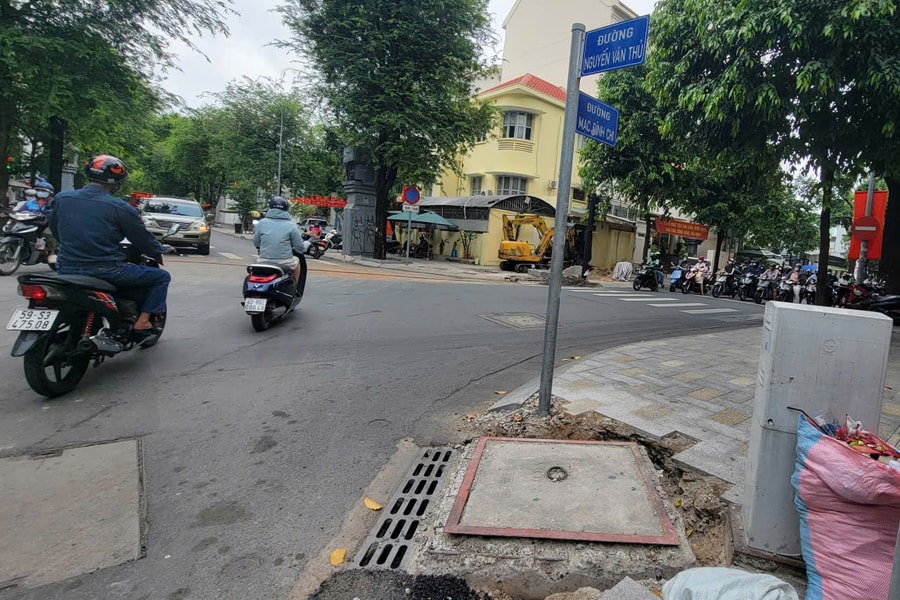 TP. Hồ Chí Minh: Yêu cầu khắc phục tình trạng thi công cải tạo vỉa hè gây mất an toàn giao thông và mỹ quan đô thị
