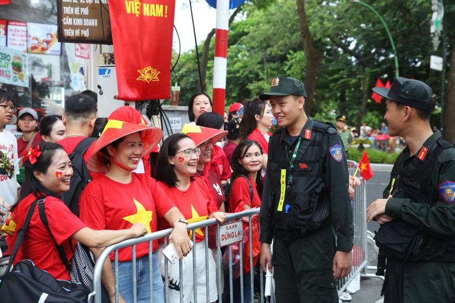 Công an Hà Nội khuyến khích người dân chung tay bảo vệ môi trường, bảo đảm trật tự đô thị dịp Quốc khánh 2/9