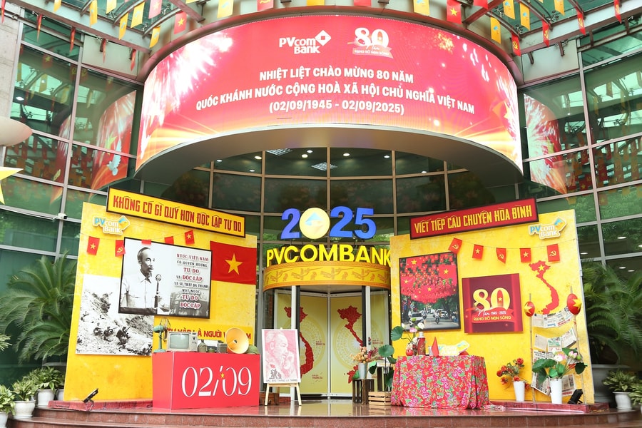 PVcomBank tạo góc “Check-in lịch sử” tặng người dân dịp Quốc Khánh 2/9