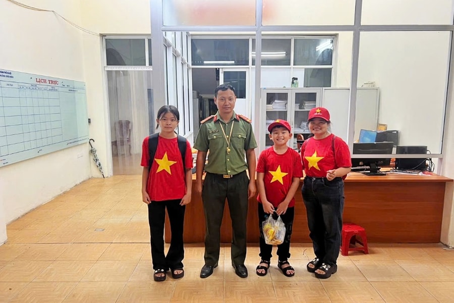 Công an Hà Nội khuyến cáo người dân phòng ngừa trẻ em bị lạc trong đám đông