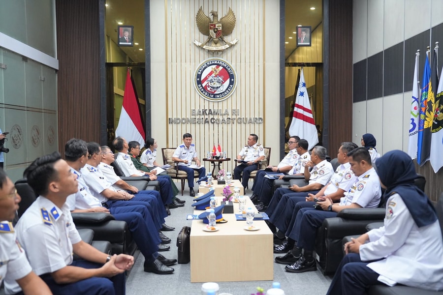 Đoàn công tác Cảnh sát biển Việt Nam chào xã giao lãnh đạo và giao lưu thể thao tại trụ sở Cảnh sát biển Indonesia