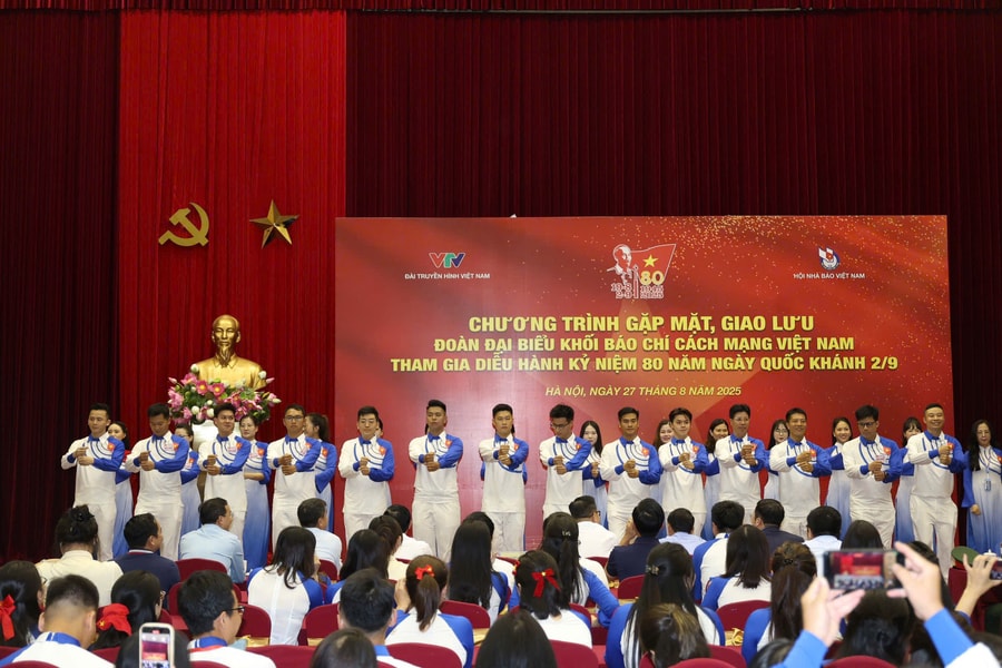 Gặp mặt, giao lưu đoàn đại biểu khối Báo chí Cách mạng Việt Nam tham gia diễu binh, diễu hành Đại lễ A80