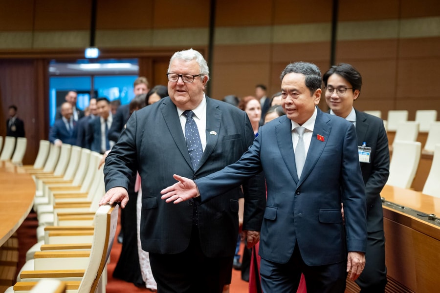 Chủ tịch Quốc hội Trần Thanh Mẫn và Chủ tịch Quốc hội New Zealand tham quan Khu trưng bày các phát hiện khảo cổ học dưới lòng đất Nhà Quốc hội