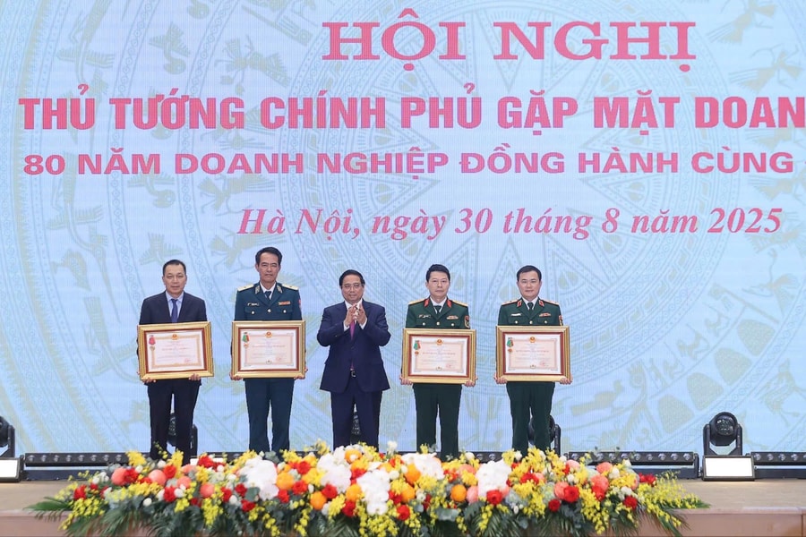 Tập đoàn Viettel đón nhận Huân chương Bảo vệ Tổ quốc hạng Nhất lần thứ hai