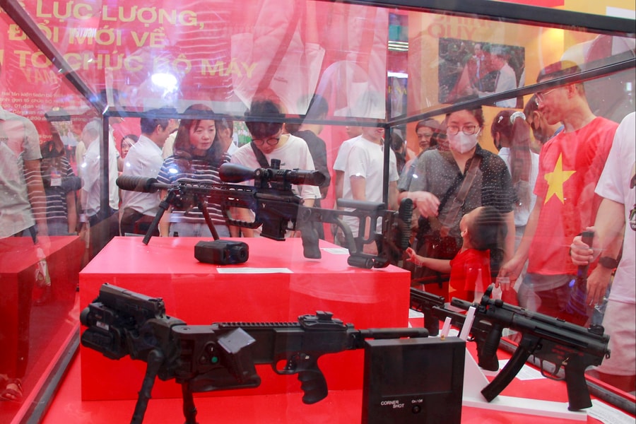 Nhiều trải nghiệm thú vị ở không gian trưng bày của Bộ Công an tại Triển lãm A80