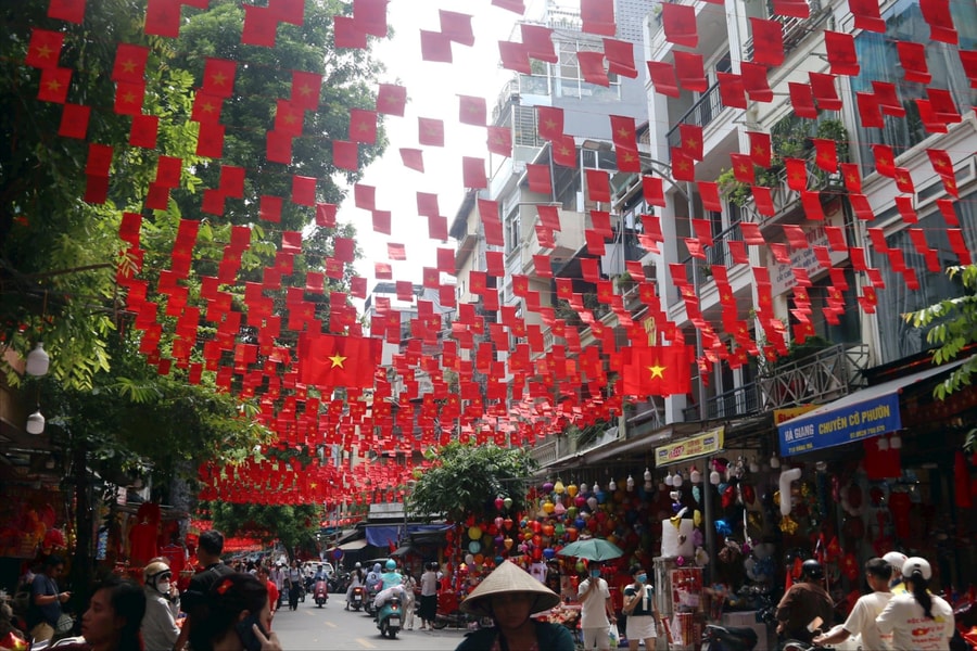 Thăm làng nghề may cờ đỏ sao vàng dịp đại lễ A80