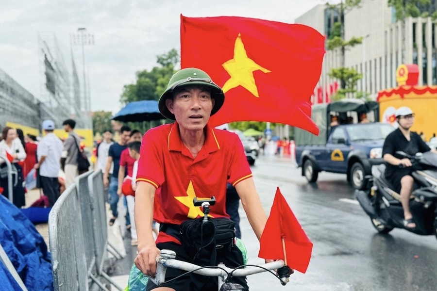 "Cha ơi, chúng ta về dự Quốc khánh"