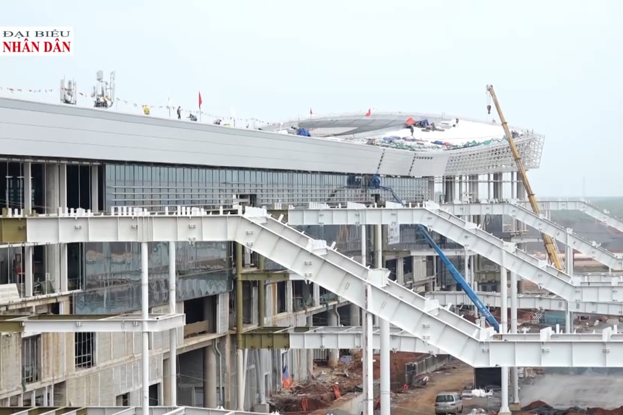 Hơn 14.000 công nhân, kỹ sư và 3.000 thiết bị làm việc xuyên lễ 2/9