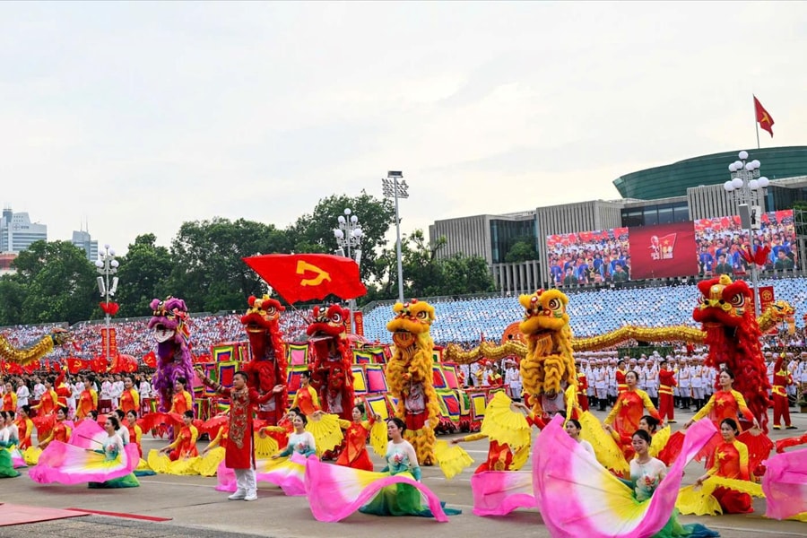 Khi nghệ sĩ hòa chung nhịp bước quân hành