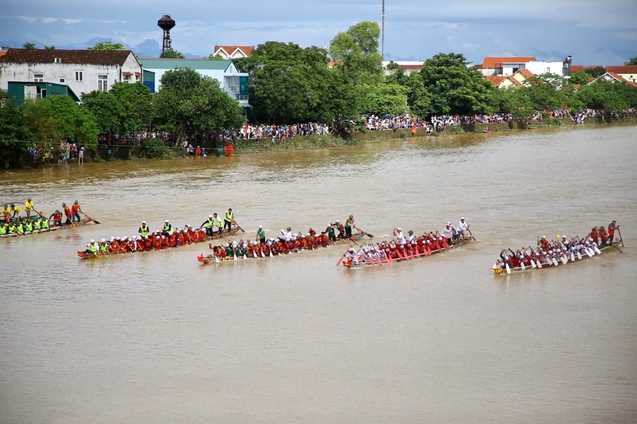 Sông Kiến Giang “dậy sóng” với đua thuyền mừng Tết Độc lập