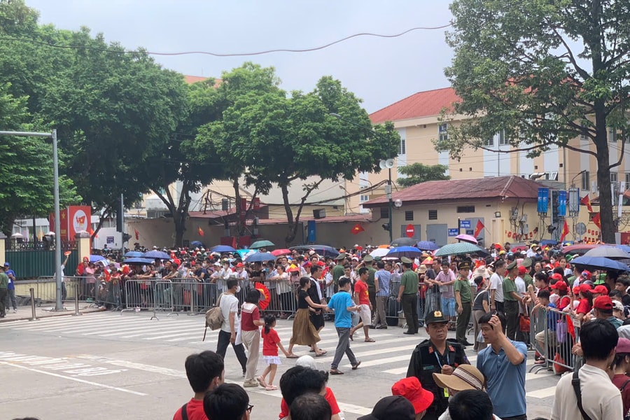 'Biển người' trên các tuyến phố đón chờ lễ diễu binh, diễu hành A80
