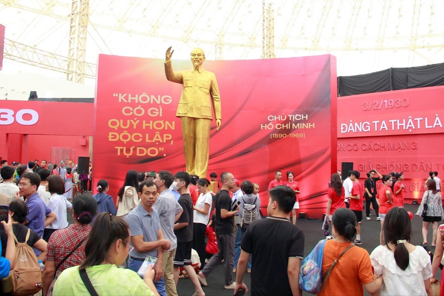 “95 năm Cờ Đảng soi đường” - khắc họa sinh động chặng đường lịch sử vẻ vang của Đảng và dân tộc