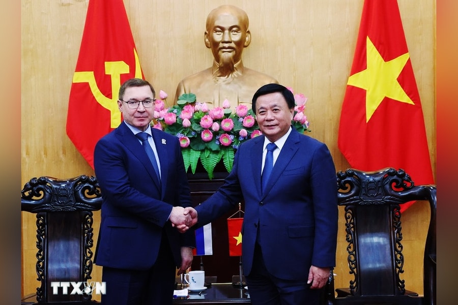 Tăng cường hợp tác đào tạo cán bộ và trao đổi lý luận giữa Việt Nam - Nga