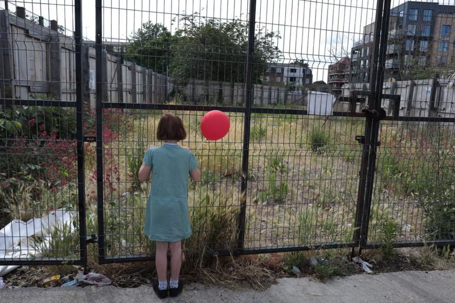 Một phần ba học sinh ở Anh không chơi ngoài trời