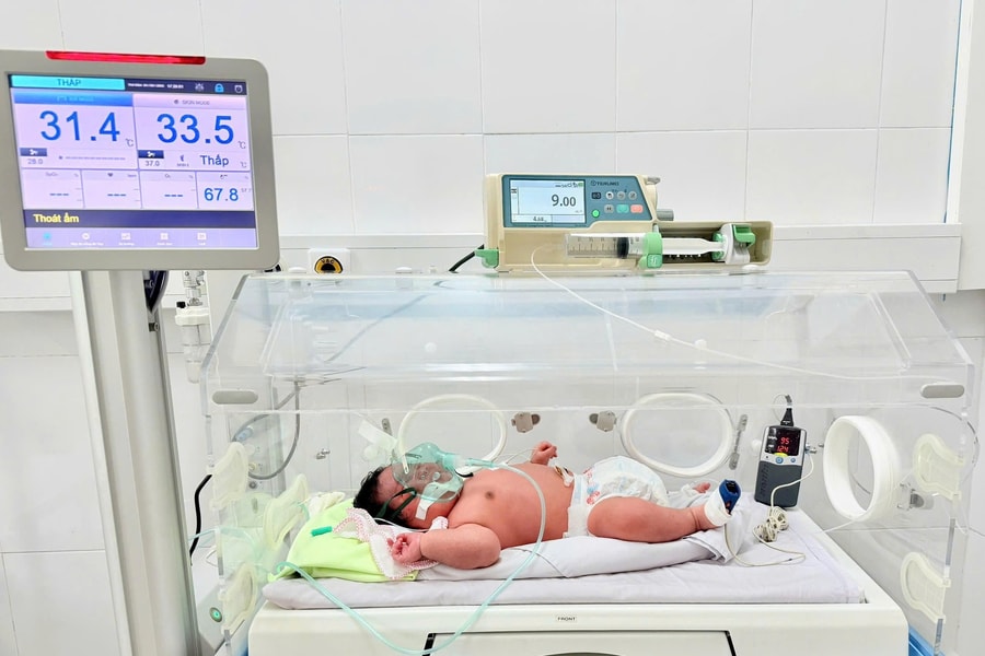 Ca sinh đặc biệt: Bé trai nặng 6,2kg chào đời ở Quảng Ninh