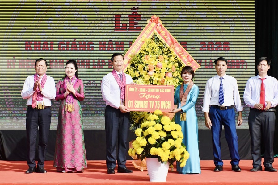 Chủ tịch UBND tỉnh Bắc Ninh dự lễ khai giảng tại Trường Dân tộc nội trú THCS và THPT Nguyễn Tất Thành