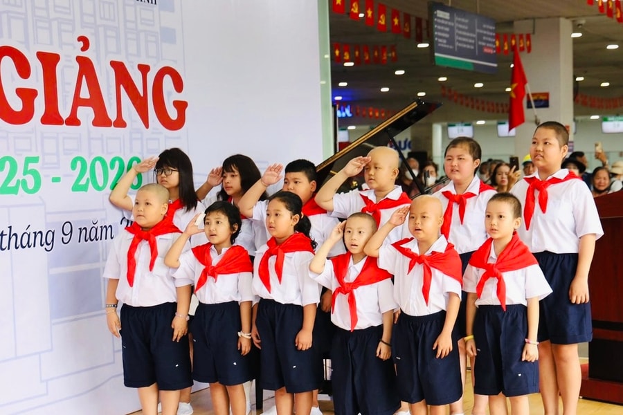 TP. Hồ Chí Minh: Lễ khai giảng đặc biệt của những "chiến binh nhí" đang chống đỡ bệnh hiểm nghèo