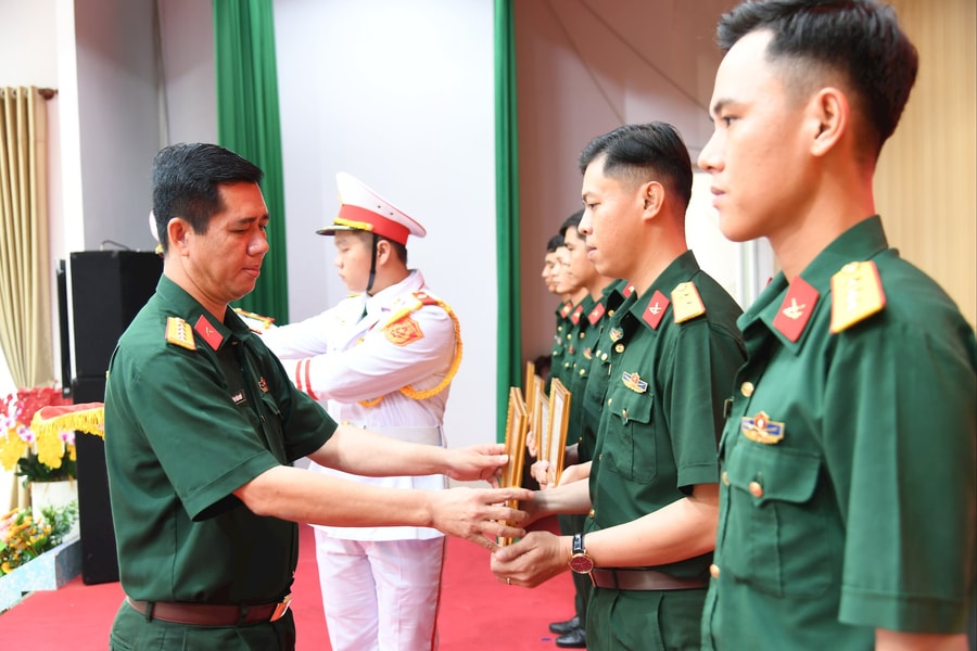 An Giang: Gặp mặt, biểu dương cán bộ, chiến sĩ tham gia diễu binh, diễu hành tại A80