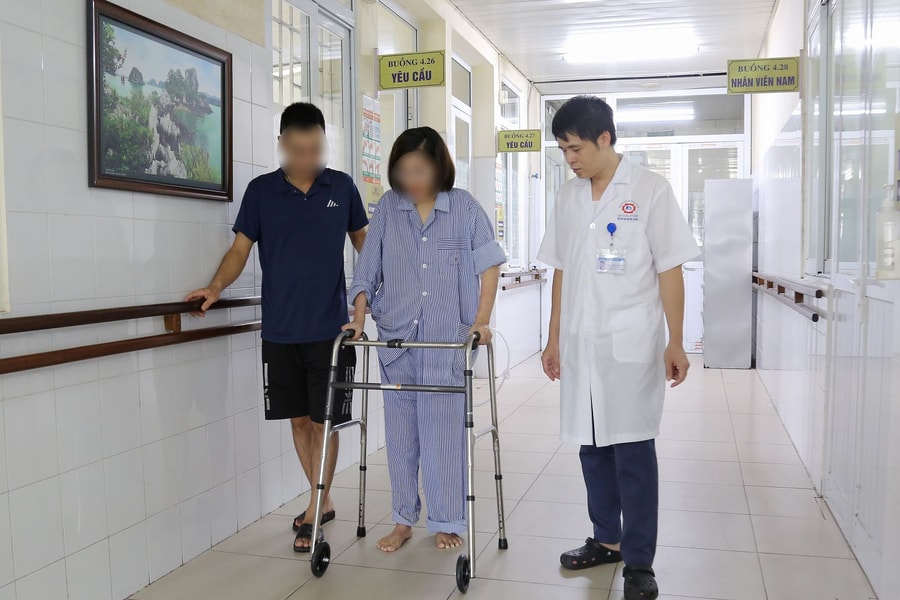 Cứu sống người phụ nữ trầm cảm nhảy cầu Bãi Cháy đa chấn thương