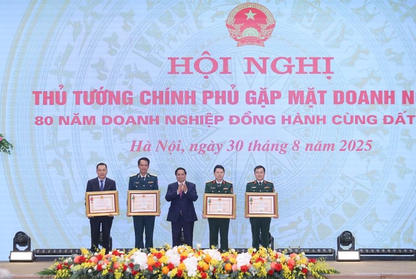 EVN được tặng thưởng Huân chương Lao động hạng Nhì