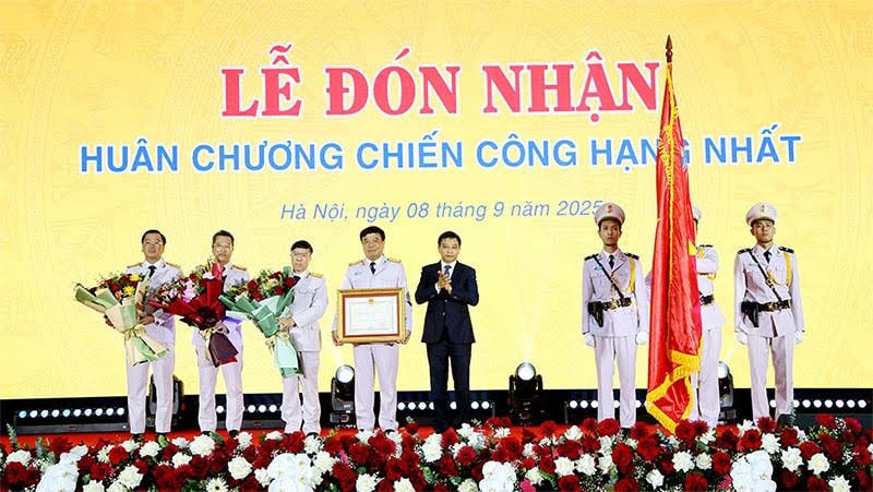 Hải quan Việt Nam đón nhận Huân chương Chiến công hạng Nhất