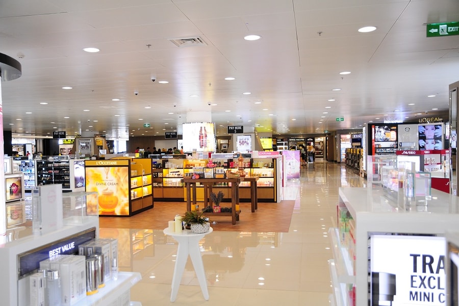 Đề xuất bỏ giấy phép nhập khẩu thuốc lá kinh doanh miễn thuế