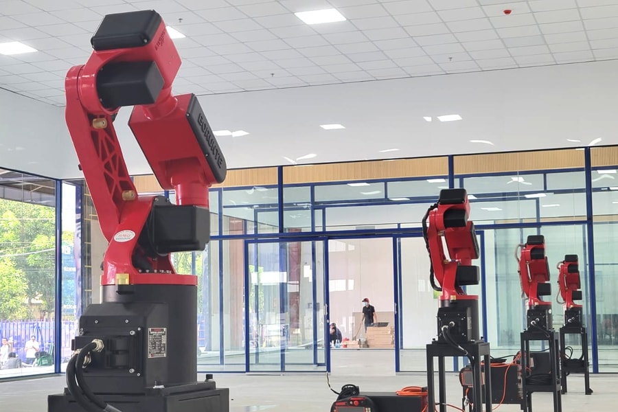 CT UAV: Ngạc nhiên với nhà máy đúc Composite tự tiến hóa