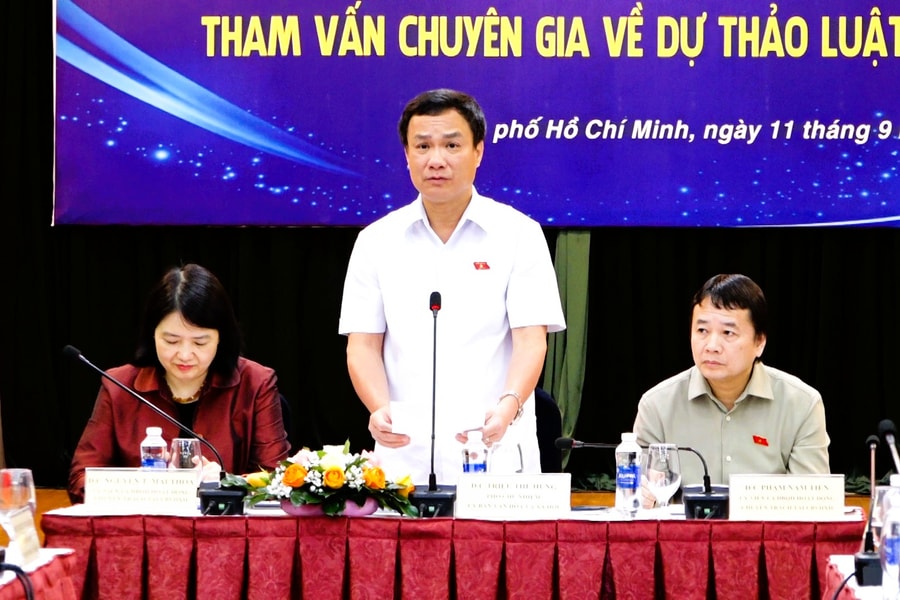 Thường trực Ủy ban Văn hoá và Xã hội tham vấn chuyên gia về dự thảo Luật Báo chí (sửa đổi)