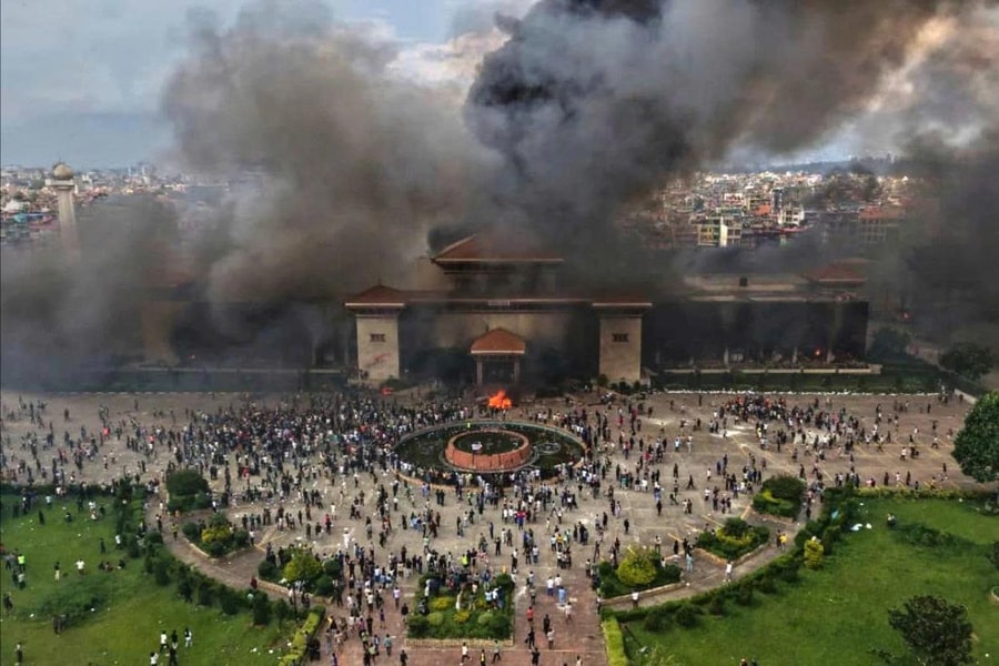 4 năm, 3 phong trào lật đổ chính phủ ở Nam Á: Sự phẫn nộ của công chúng bắt nguồn từ đâu?