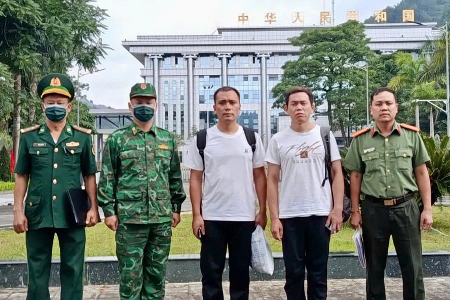 Trục xuất hai người nước ngoài nhập cảnh trái phép có tiền án trộm cắp tài sản